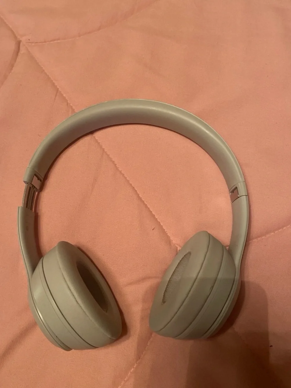 Beats by Dre Beats Solo 4 White Over-Ear Headphones